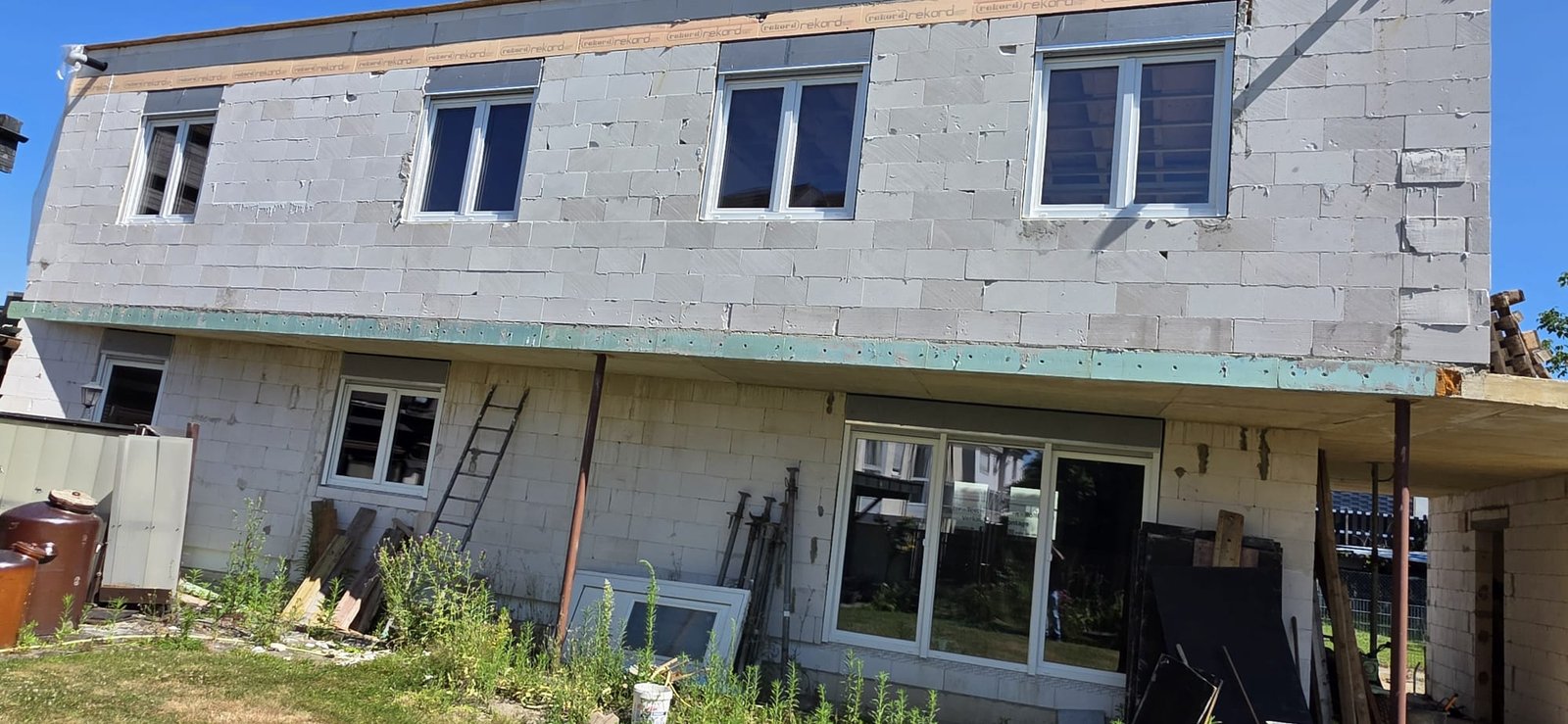 Fenster- und Terrassentür-Montage in Leverkusen – Elsfen Bauelemente beim fachgerechten Einbau moderner Kunststofffenster.