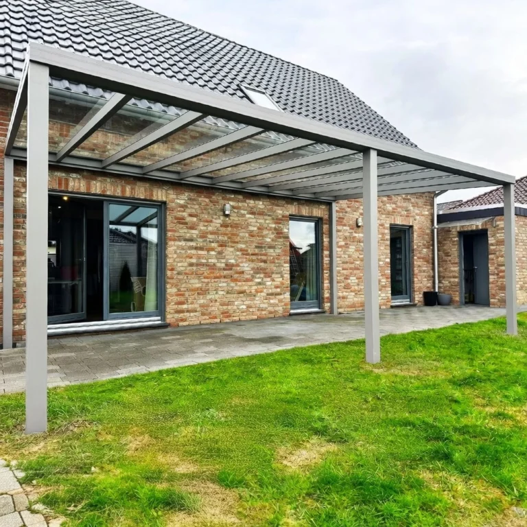 Moderne Einfahrt-Überdachung und Carport aus Aluminium in Burscheid und Leichlingen
