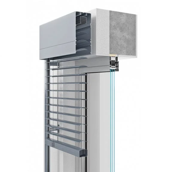 Vorbau-Raffstore Querschnitt: Außenjalousie mit sichtbarem Kasten zur Montage auf der Fassade in Köln