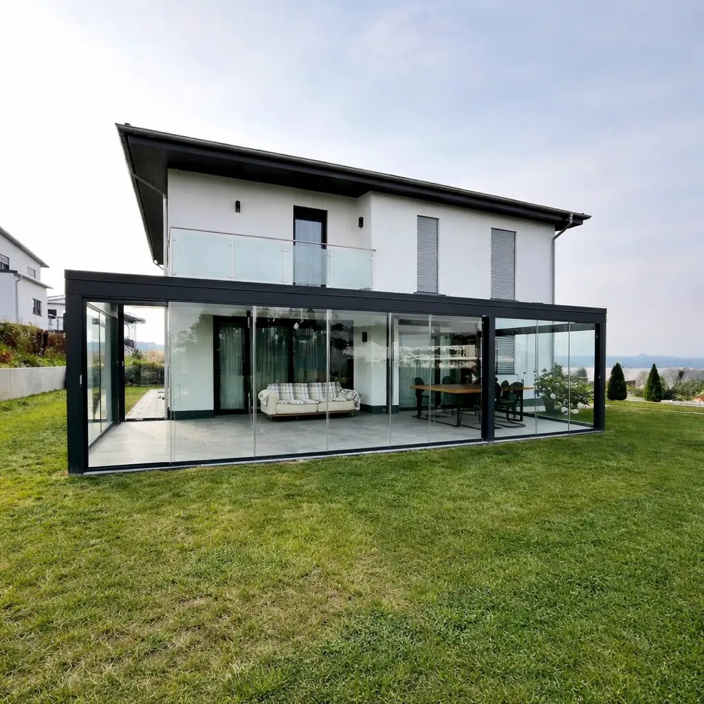 Moderner Wintergarten mit Glas-Schiebetüren – professionelle Wintergarten Montage in Köln und Leverkusen durch Elsfen Bauelemente