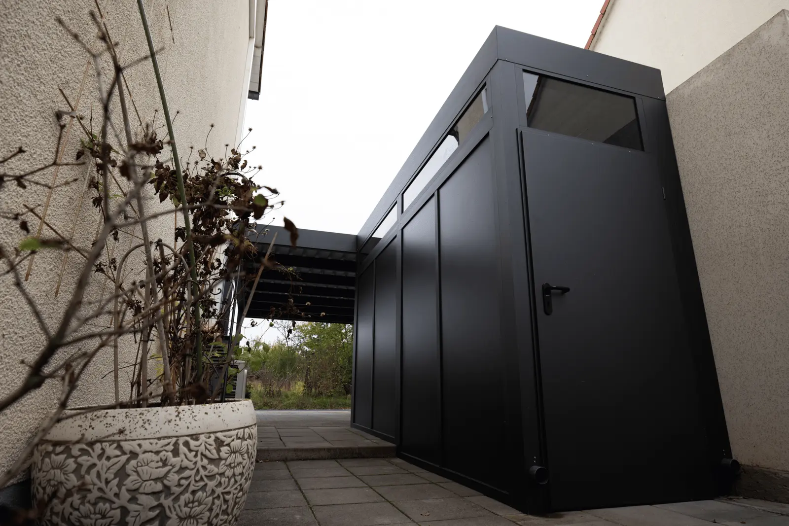 Moderner Aluminium-Carport Cube in Bergisch Gladbach – Elsfen Bauelemente