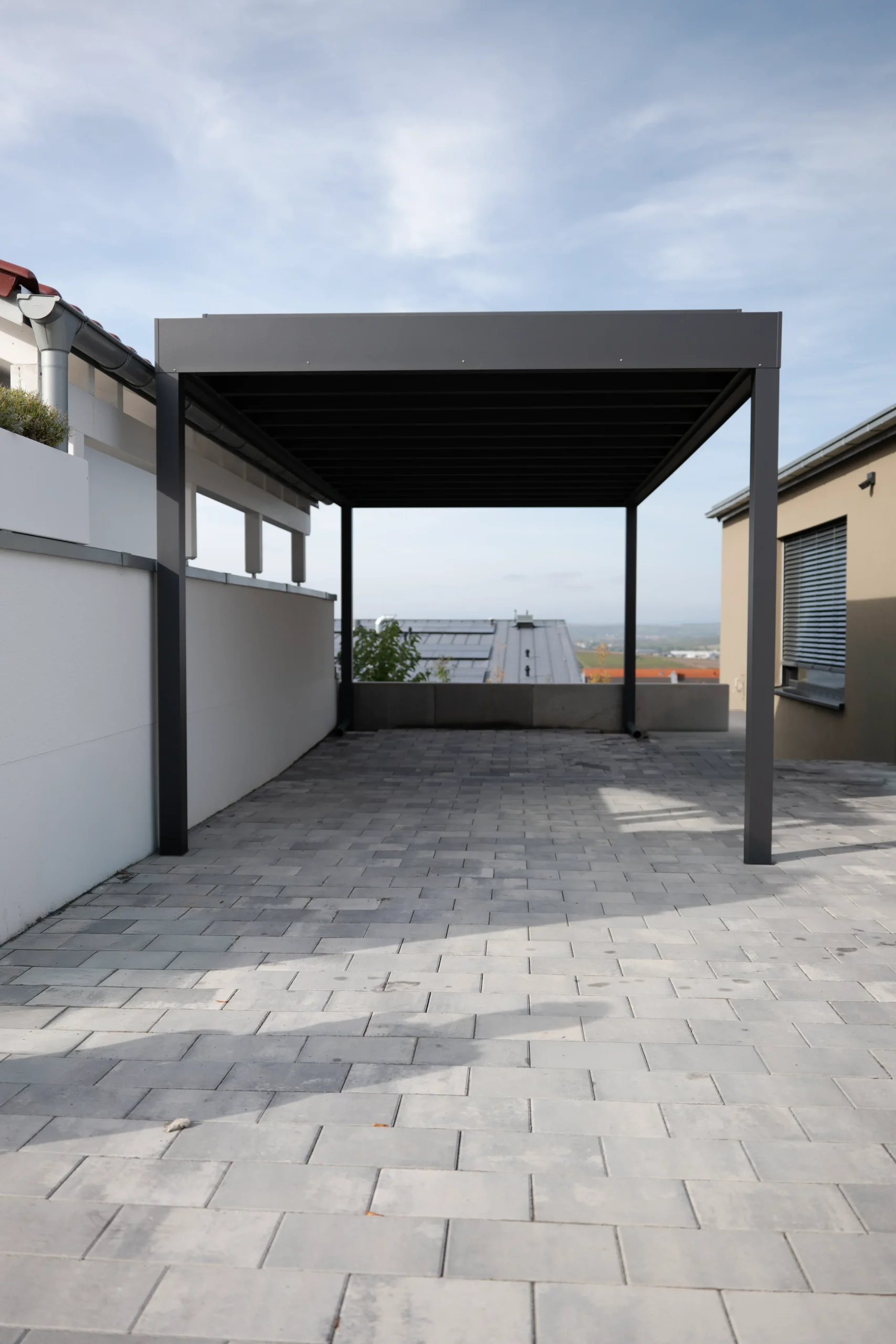 Moderner Aluminium Carport mit Flachdach in Hilden