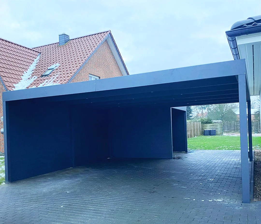Aluminium-Doppelcarport mit Seitenwänden und LED-Beleuchtung