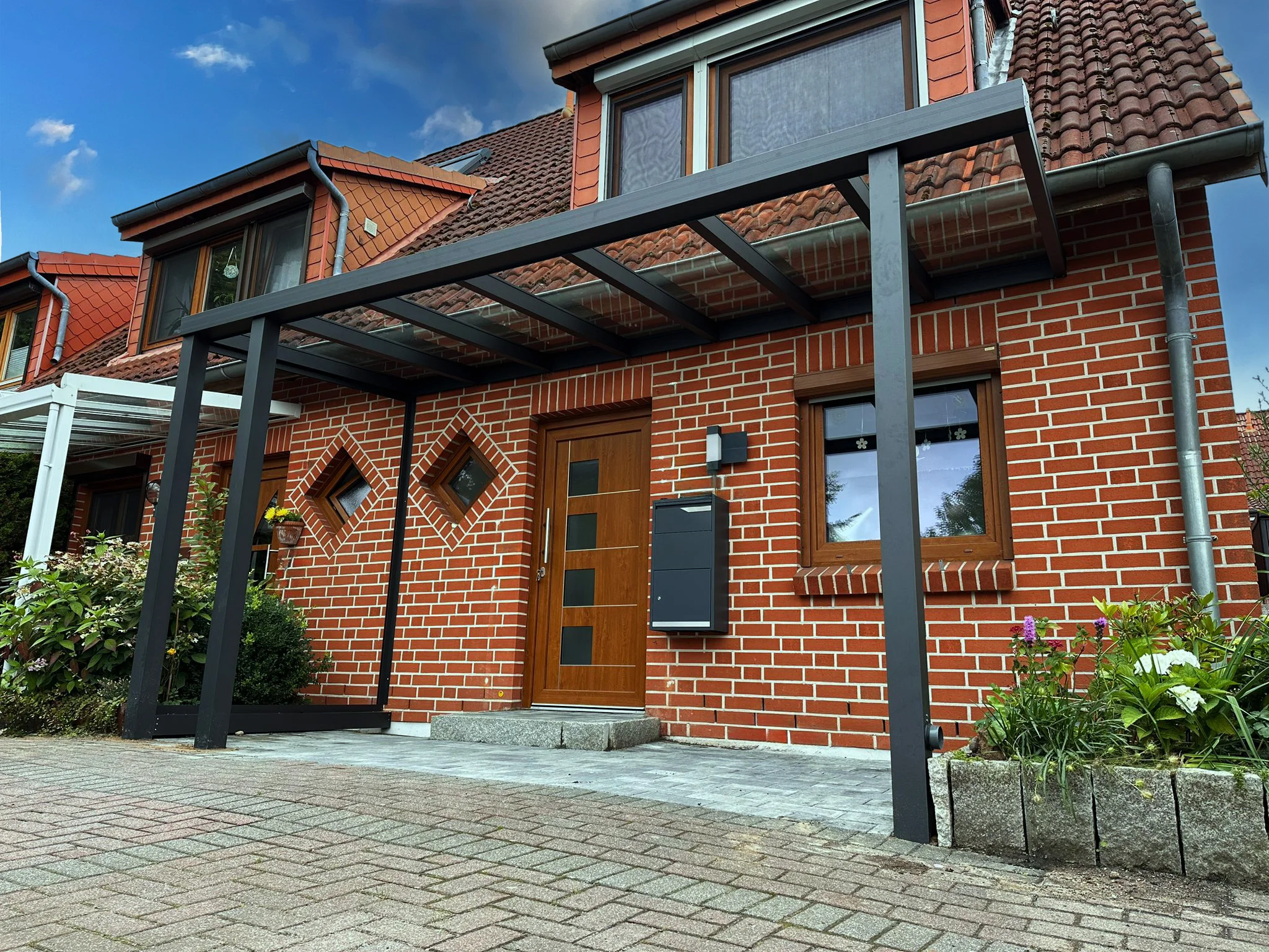 Aluminium Terrassenüberdachung Anthrazit Klinkerhaus Garten Solingen – Elsfen Bauelemente