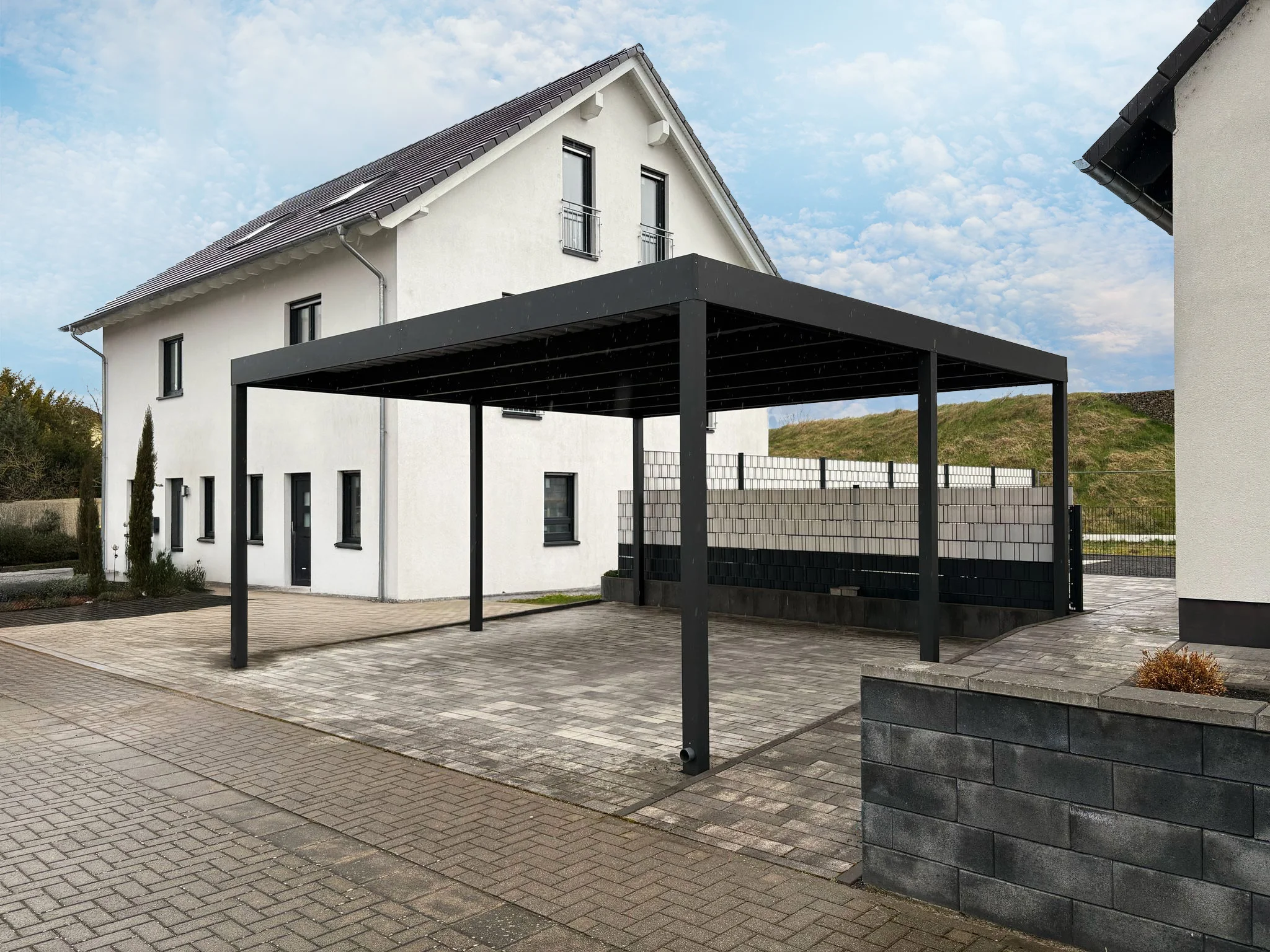 Freistehender Aluminium-Doppelcarport mit Flachdach in Leverkusen