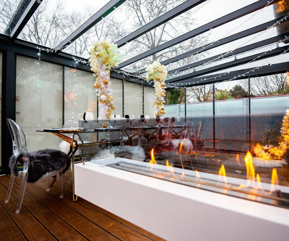 Kaltwintergarten aus Aluminium mit Panoramaglas und Lounge in Köln